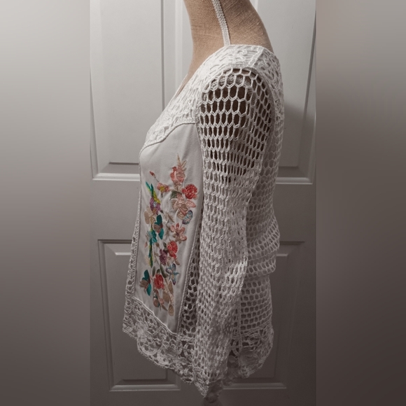 V Christina White Floral Embroidered Blouse Size M - Picture 3 of 5